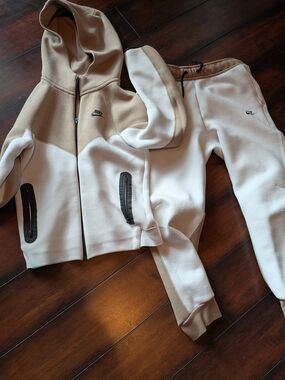 Nike  Tech Beige and Cream Colorblock Hoodie & Joggers Set Youth large